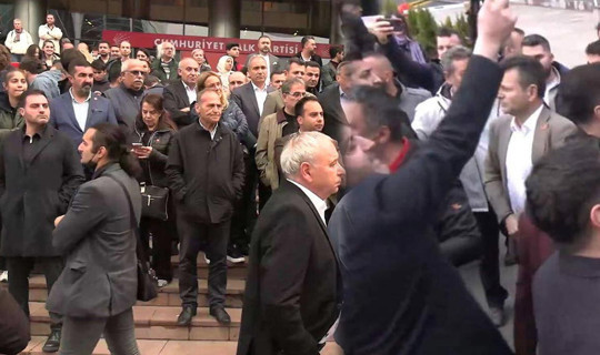 CHP'de Tahliye Gerginliği: Genel Merkez Önünde Polis Yığınağı