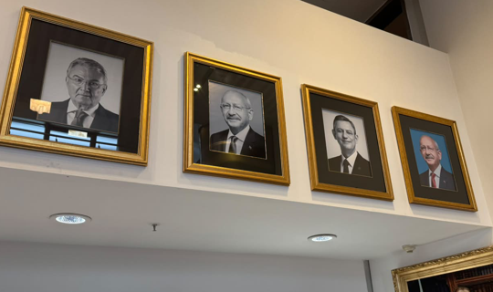 CHP Genel Merkezi’nde 'Fotoğraf' Mesajı: Özel'in Görüntüsü Hangi Anlama Geliyor?