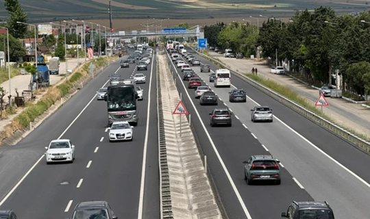 Yollarda Bayram Dönüşü Alarmı: 43 İlin Kavşağında Büyük Sıkışma