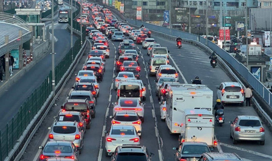 Bayram Bitti, Çile Başladı: İstanbul'da Tatil Sonrası Trafik Kilit