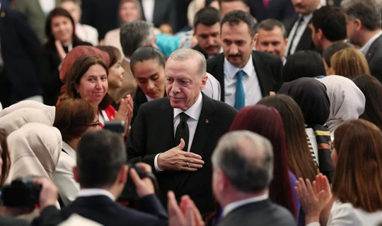 AK Parti'de Kritik Zirve: Cumhurbaşkanı Erdoğan O İsimlerin Biletini Kesebilir