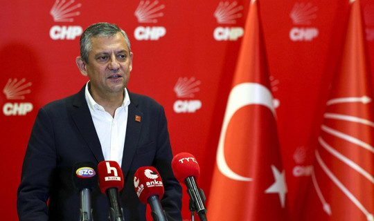 Özgür Özel TBMM Önünde Toplanan Partililere Seslendi: Önce Kurultay Sonra İktidar