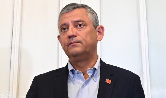 Özgür Özel'den Kapalı Grup Hamlesi
