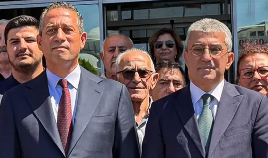 CHP Grubunda İki İsmin Tabelaları Kapıdan İndirildi