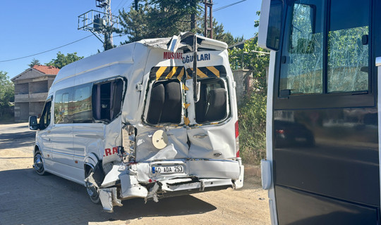 Kırşehir’de İki İşçi Servisi Çarpıştı: 42 Yaralı!