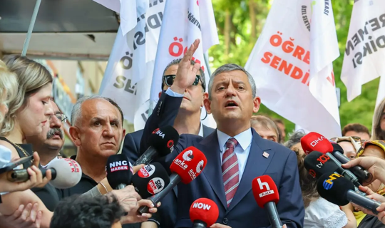 Özel’den Açlık Grevindeki Öğretmenlere Destek Ziyareti