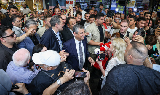 Özgür Özel’den Sürpriz Karar: Geniş Katılımlı Mitingler İptal Edildi, İşte Yeni Yol Haritası