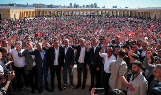 'Özgür Özel Yeni Parti mi Kuruyor? 'Tarihi Netleşti, 106 Vekil Katılacak'  İddiası