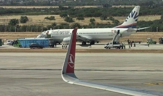 Gaziantep'e Korku Dolu Anlar! Yolcu Uçağının Lastiği Patladı