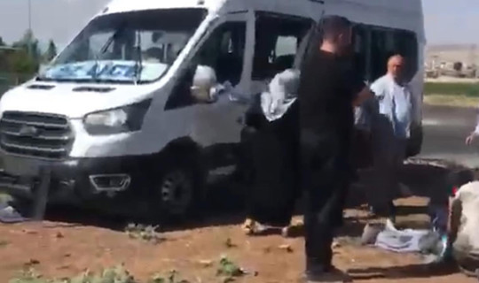 Batman'da Yolcu Minibüsü ile Para Yüklü Araç Kazaya Karıştı: 15 Yaralı
