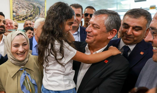 Özgür Özel Diyarbakır'da: Demirtaş'ın Selamları Başımızın Gözümüzün Üstündedir