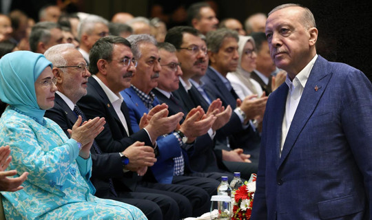 AK Parti Kampında Masaya Geldi! Emekliye Zam ve Gündüz Kuşağı Programları İçin Kritik Talep