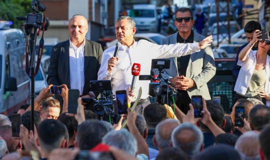 Özgür Özel İzmir'den Seslendi: 'Ya Partimizi Geri Alacağız Ya Yeni Bir Yol Açacağız'