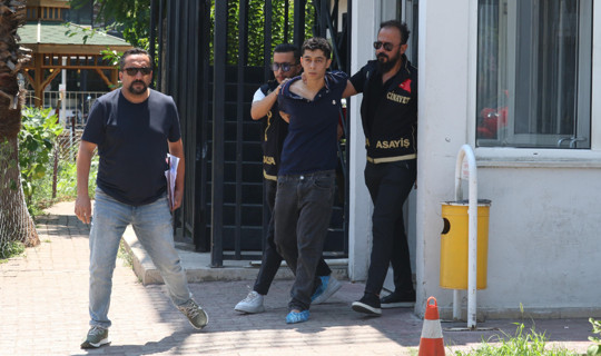 Antalya'da Dehşete Düşüren Olay! İçlerine Şeytan Girdi Deyip Ablalarına Saldırdı