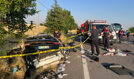 Memleket Yolunda Korkunç Kaza: Gurbetçi Aileden 3 Kişi Hayatını Kaybetti