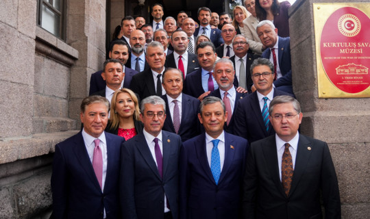 Özgür Özel'den 'YENİ Parti' Mesajı: 'Yolumuz İktidar Yoludur'