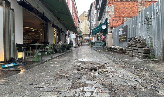 İstanbul'da Sağanak Vurdu: Üsküdar’ın Ünlü Gastronomi Sokağı Göle Döndü