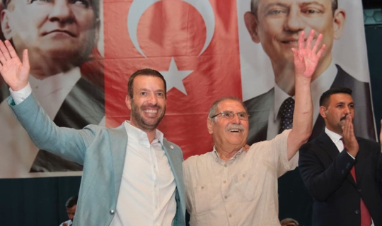 Ceyhan'da CHP'den Toplu İstifa: Belediye Başkanı Dahil Çok Sayıda Kişi YENİ Parti’ye Katıldı