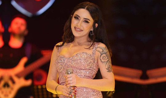 Melek Mosso’dan Cesur Sahne Şovu! Sosyal Medya Sallandı