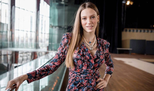 Serenay Sarıkaya’nın Tatil Paylaşımları Sosyal Medya Sallandı