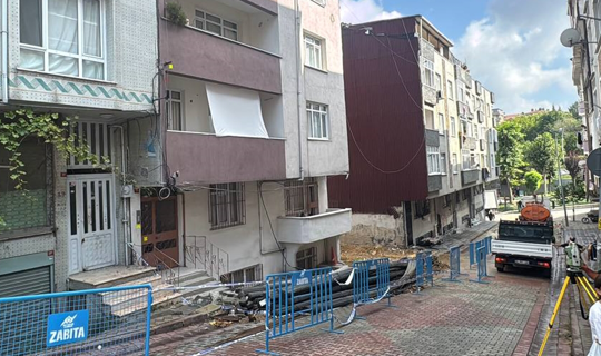 Sultangazi'de Kazı Paniği: Hasar Gören 3 Bina Tahliye Edildi