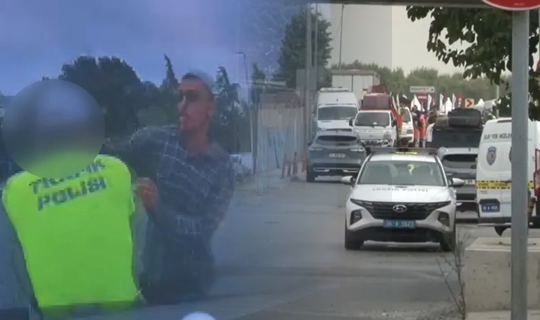 Trafik Polisine Bıçaklı Saldırı Kamerada: Saldırgan Bacağından Vurularak Yakalandı