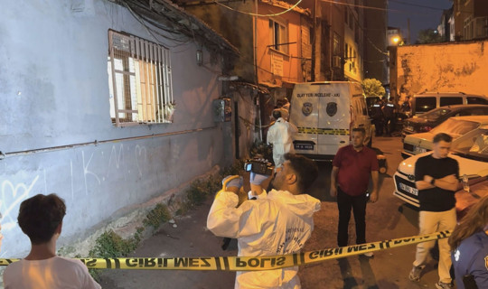 İstanbul'un Göbeğinde Sır Ölüm! Gecekondudan Gelen Kokular Harekete Geçirdi