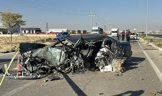 Aksaray'da Feci Kaza: 2 Kişinin Öldüğü ve 2 Kişinin Ağır Yaralandığı Anlar Kamerada