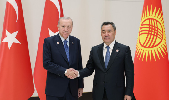 Cumhurbaşkanı Erdoğan Bişkek'te Kırgızistan Cumhurbaşkanı Sadır Caparov ile Görüştü