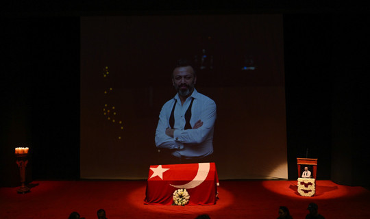 Serhat Kılıç’ın Anma Töreninde Yürek Yakan Anlar! Sevgilisi Gözyaşlarına Boğuldu