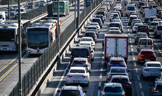 İstanbul'da Trafik Çilesinin Bedeli Ağır: Yılda 120 Saatimiz ve 10 Milyar Dolarımız Yollarda Eriyor