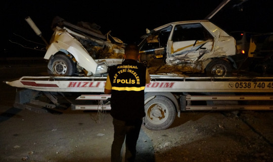 Otomobil İkiye Bölündü, Sürücü Hayatını Kaybetti