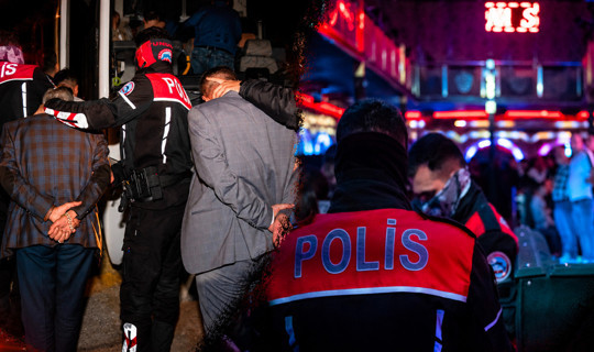 Ankara'da Eğlence Mekanlarına Dev Operasyon: Fahiş Fiyat, Senet ve Fuhuş Kıskacında 68 Gözaltı