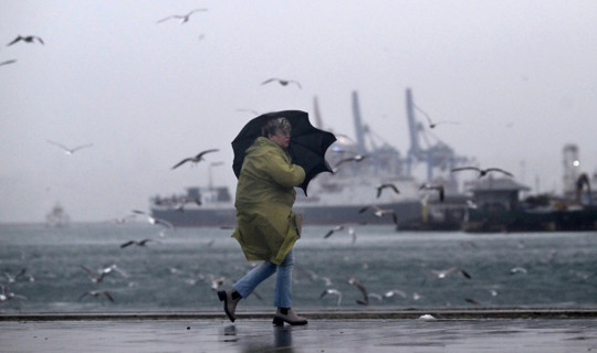 Meteorolojiden Türkiye Genelinde Kırmızı Alarm: 12 İlde Şiddetli Sağanak, Kuvvetli Fırtına Kapıda