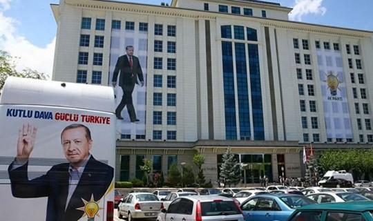 Siyasette 'Transfer' Hareketliliği: 'Bir Büyükşehir ve 11 İlçe AK Parti'ye Geçecek' İddiası