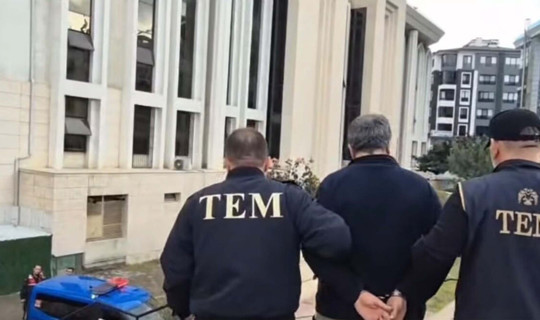 Balıkesir'de Sosyal Medyadan Türk Bayrağı ve Atatürk'e Hakaret Eden Öğretmen Tutuklandı