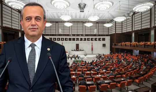 AK Partiye Katılacağı İddia Edilen İsim İstifa Etti, Yeni Yol Grubu Düştü