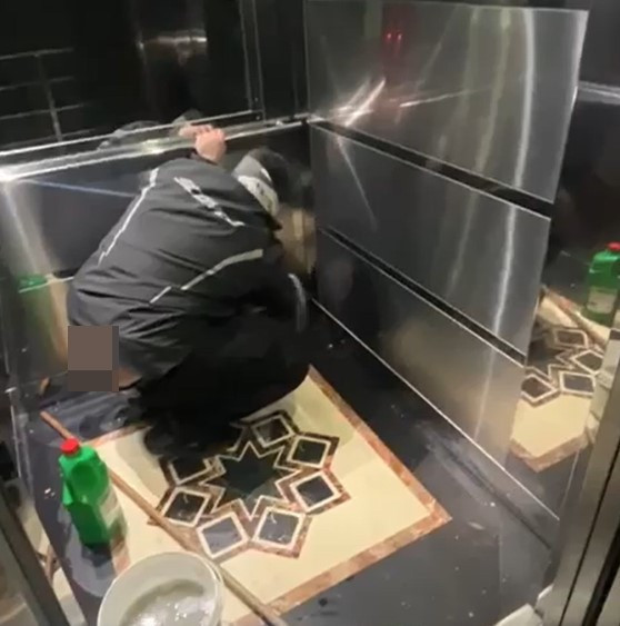 Pizza Siparişinde Skandal Görüntüler: Kuryenin Mide Bulandıran Hareketi Kameraya Yansıdı - Resim : 3