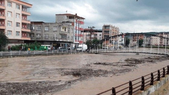 Köprü yıkılma riskine karşı trafiğe kapatıldı