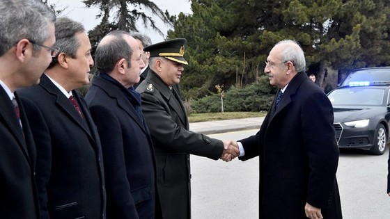 Kılıçdaroğlu, Anıtkabir'de İsmet İnönü'yü anma törenine katıldı