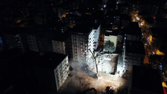 Kartal'daki facianın ardından riskli binalar yıkılıyor