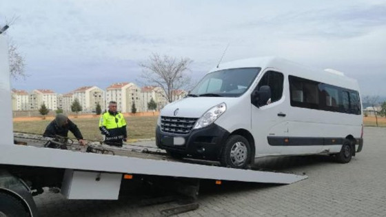 Edirne'de servis şoförü alkollü çıktı, öğrencileri okula polis bıraktı