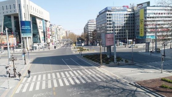 Ankara'da sokağa çıkma yasağının ardından son durum... Meydanlar boş kaldı