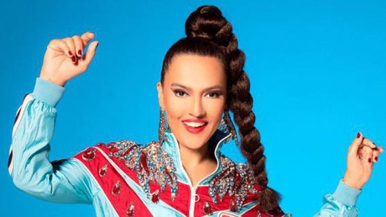 Demet Akalın’dan 15 taksiciye bir günlük yevmiye
