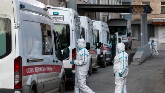 Rusya'da 500'e yakın sağlık çalışanı koronavirüs hayatını kaybetti
