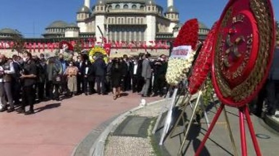 Taksim Cumhuriyet Anıtı'nda 19 Mayıs Atatürk'ü Anma, Gençlik ve Spor Bayramı töreni