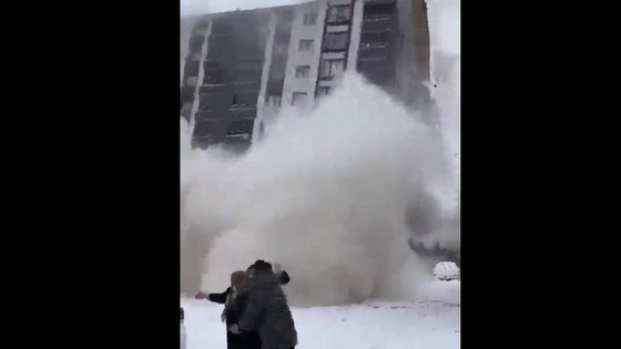 Malatya'da bir yıl önce yapılan bina çöktü