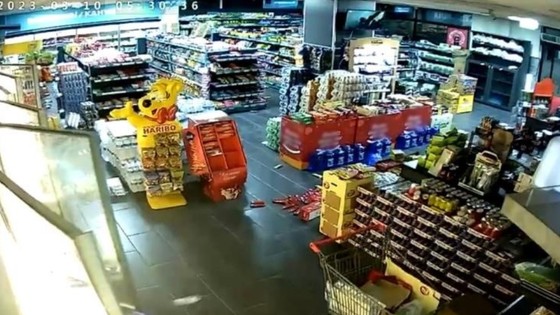 Kayseri'deki deprem, güvenlik kamerasına böyle yansıdı