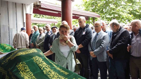 5. Kattan düşerek hayatını kaybeden CHP Rize Kadın Kolları eski Başkanı son yolculuğuna uğurlandı