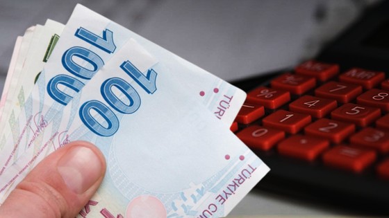 SGK Uzmanı Özgür Erdursun, enflasyon rakamlarını işaret etti, yıl sonu memur ve emekli maaşı zam oranını açıkladı